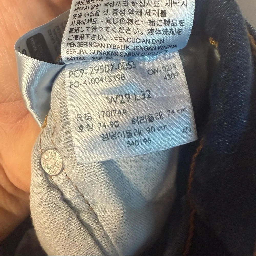 LEVI’S 502 TAPER FIT MEN'S JEANS SZ/ 29X32 In excellent condition